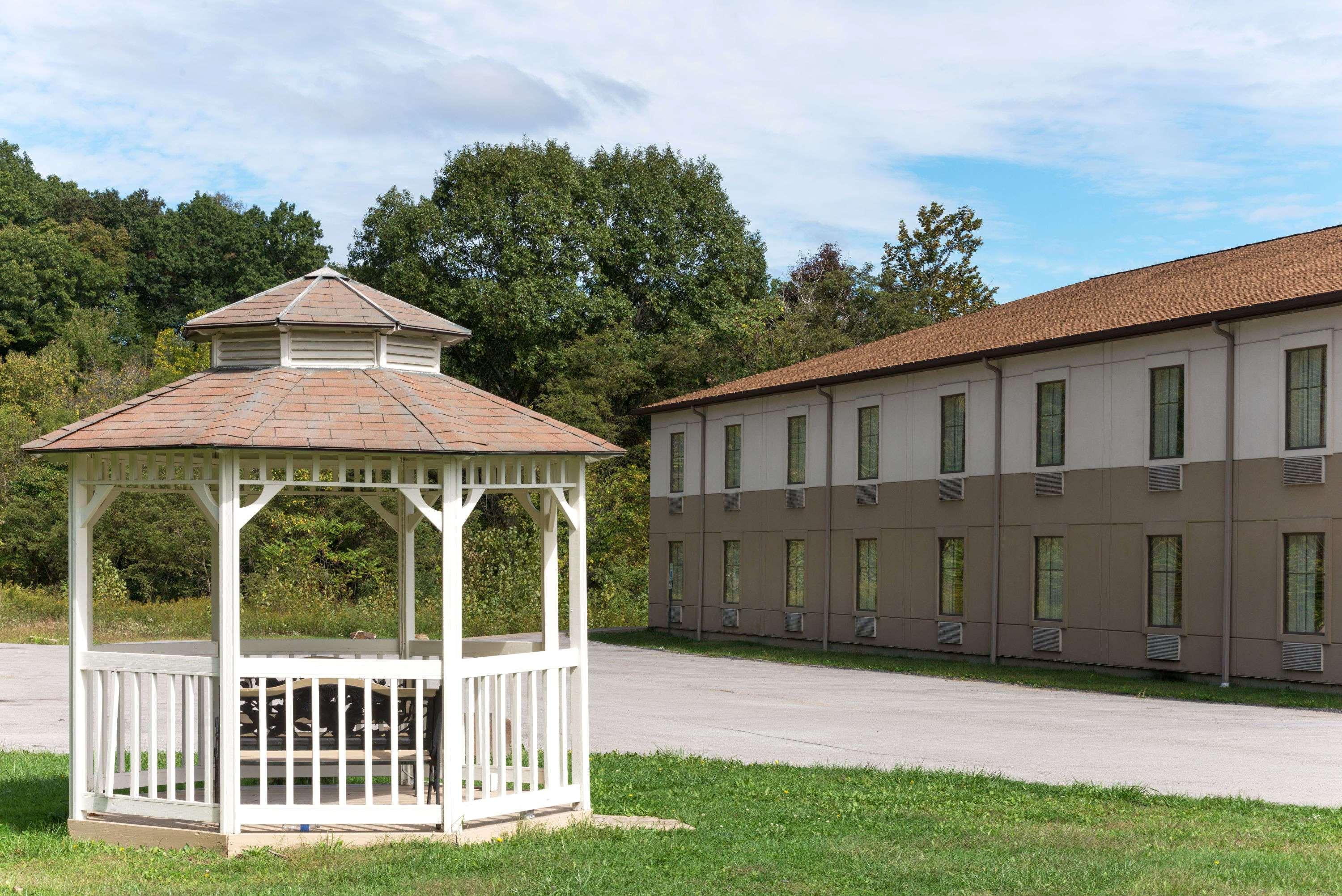 Super 8 By Wyndham Beaver Falls Exterior foto